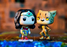 Cargar imagen en el visor de la galería, FUNKOVERSE DC COMICS WONDER WOMAN JUEGO DE ESTRATEGIA EN INGLÉS