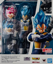 Cargar imagen en el visor de la galería, S.H. FIGUARTS DBZ SUPER SAIYAN GOD VEGETA
