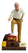 Cargar imagen en el visor de la galería, ESTATUA STAN LEE DELUXE ART SCALE 1/10 - IRON STUDIOS
